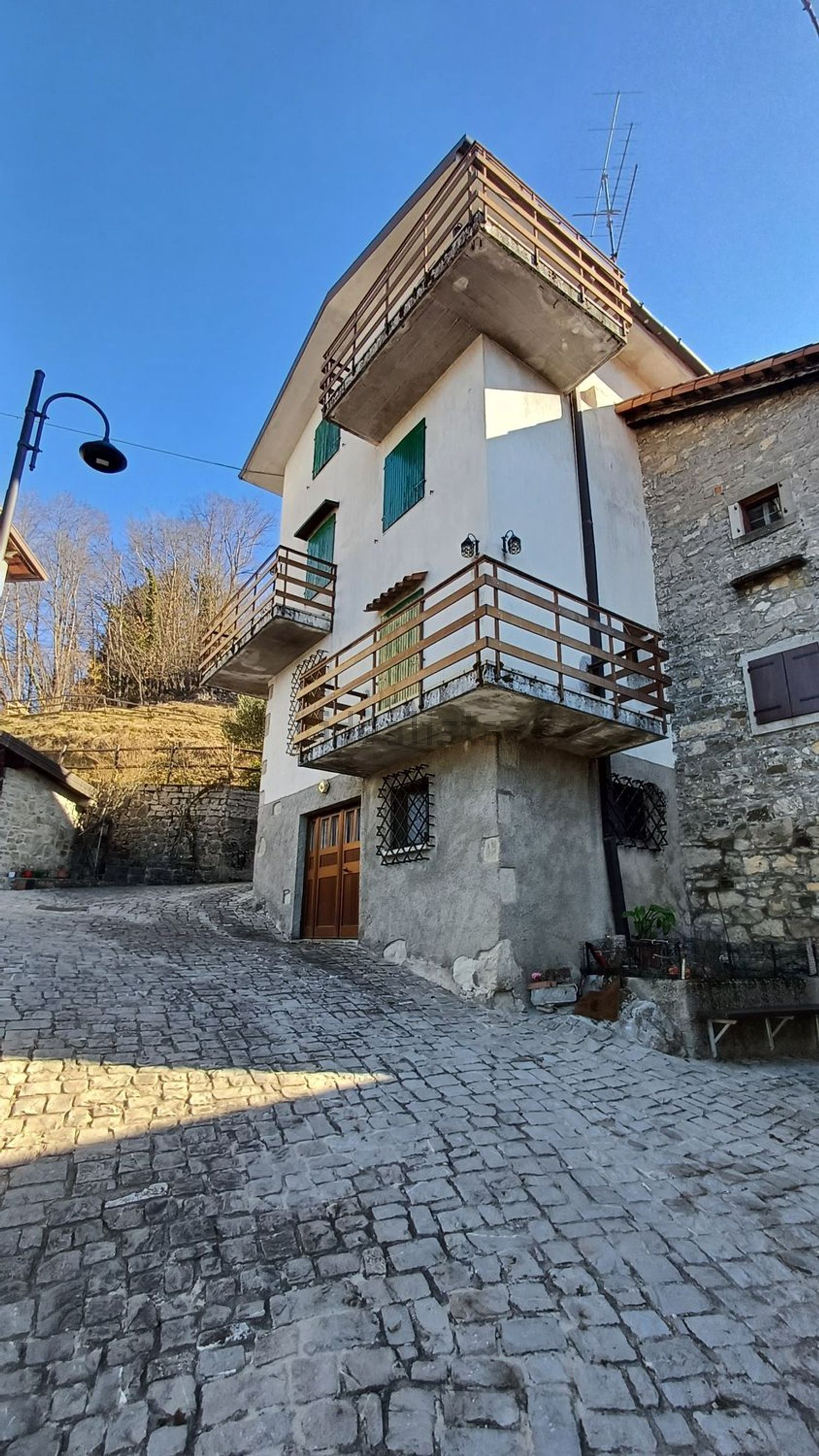 Rustici e casali a Stregna