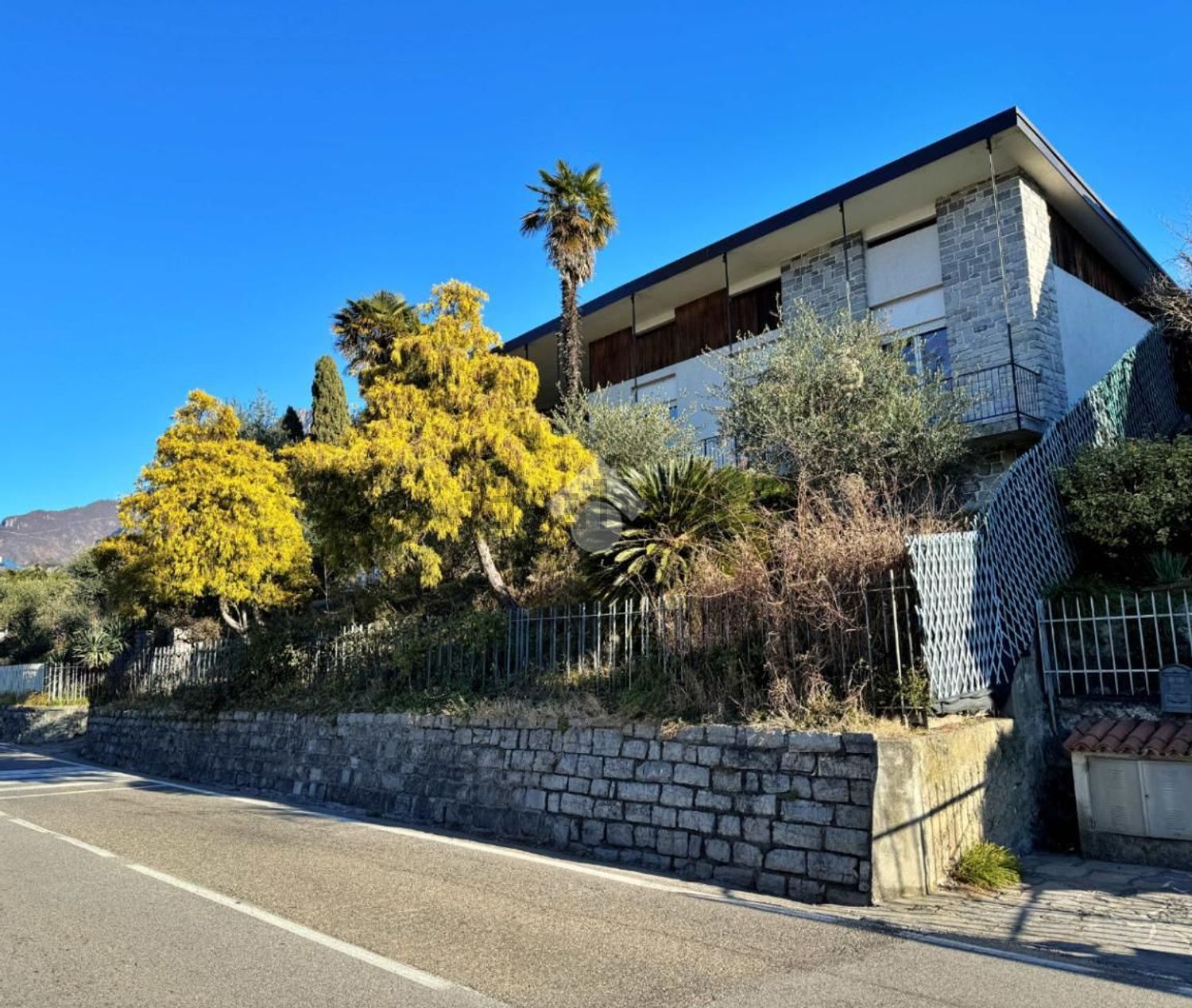 Houses in Mandello del Lario
