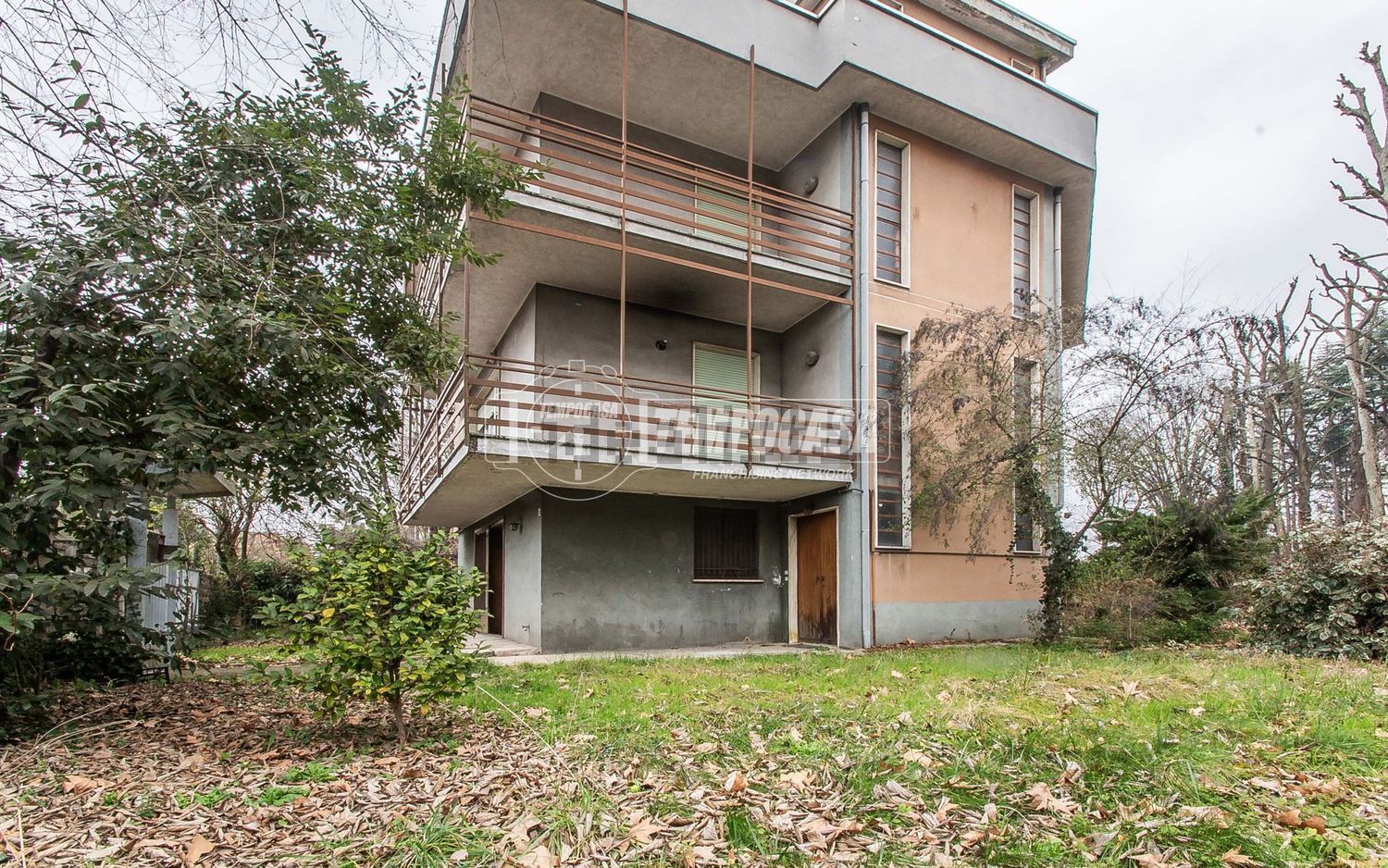 Semi-detached house in Saronno