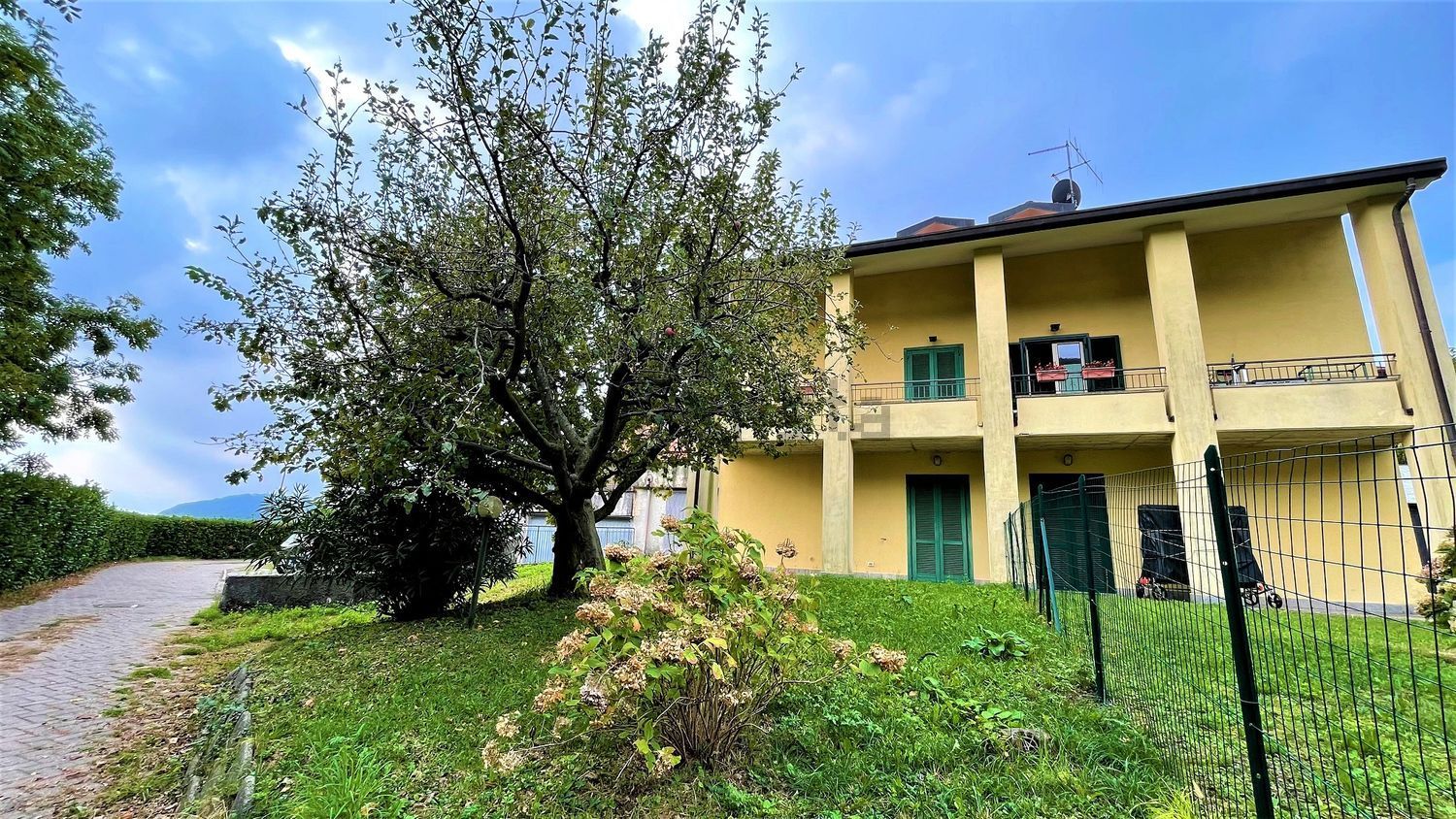 Villetta a schiera a Camnago Volta, Como