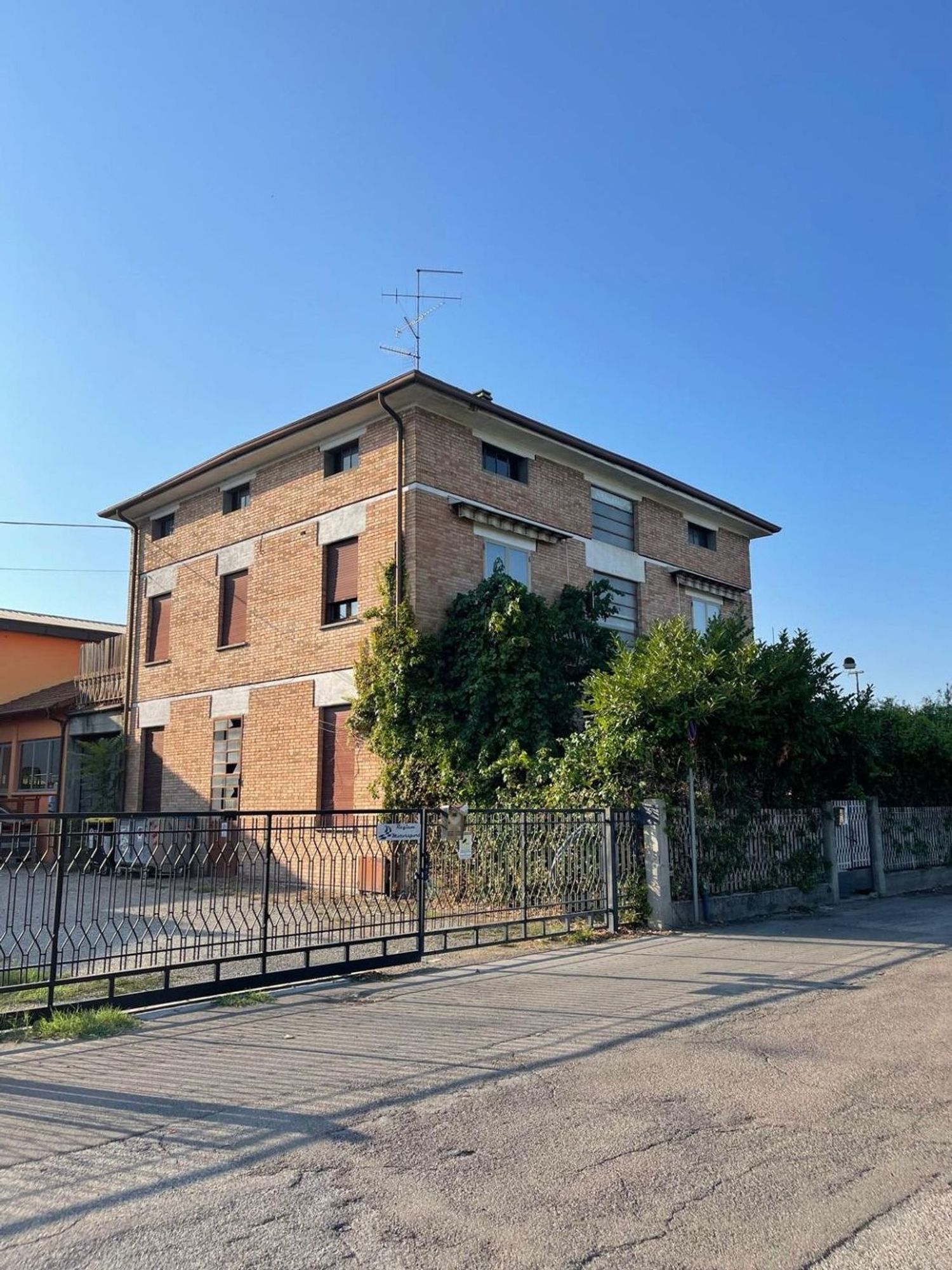 Villetta indipendente a San Maurizio-Villaggio Stranieri-Bazzarola, Reggio Emilia