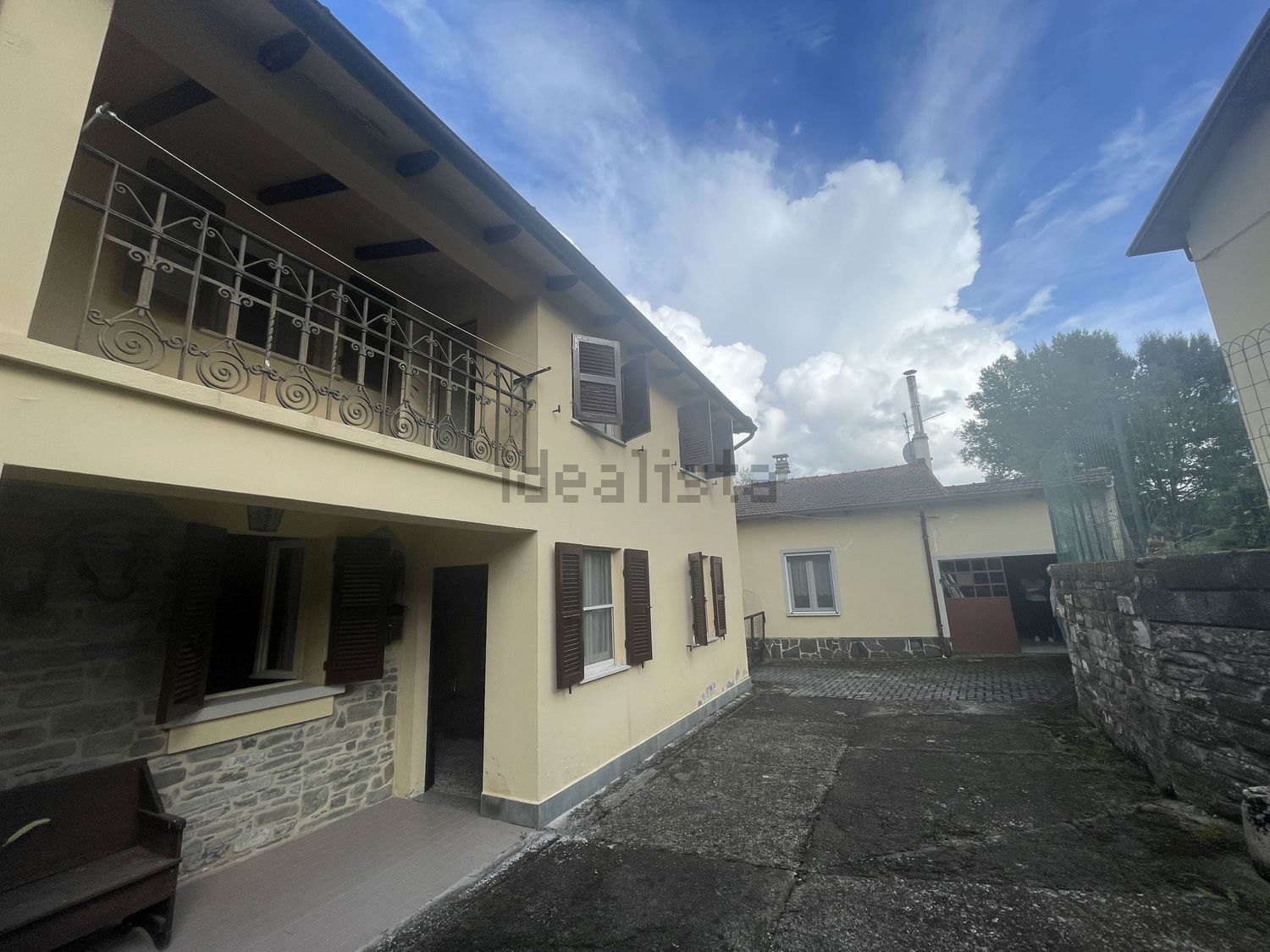 Chalet adosado en Bardi