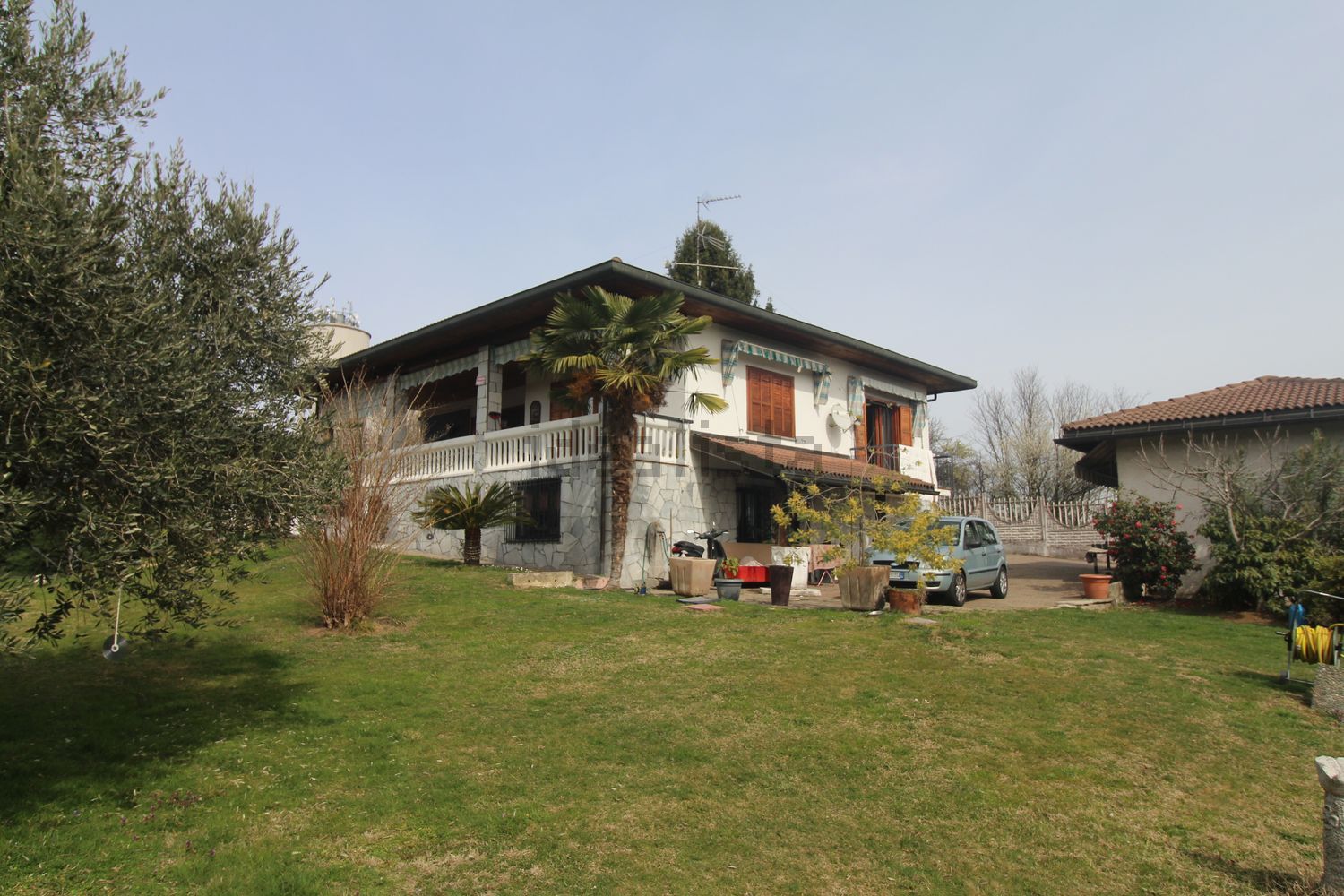 Case e ville a Borgo Ticino