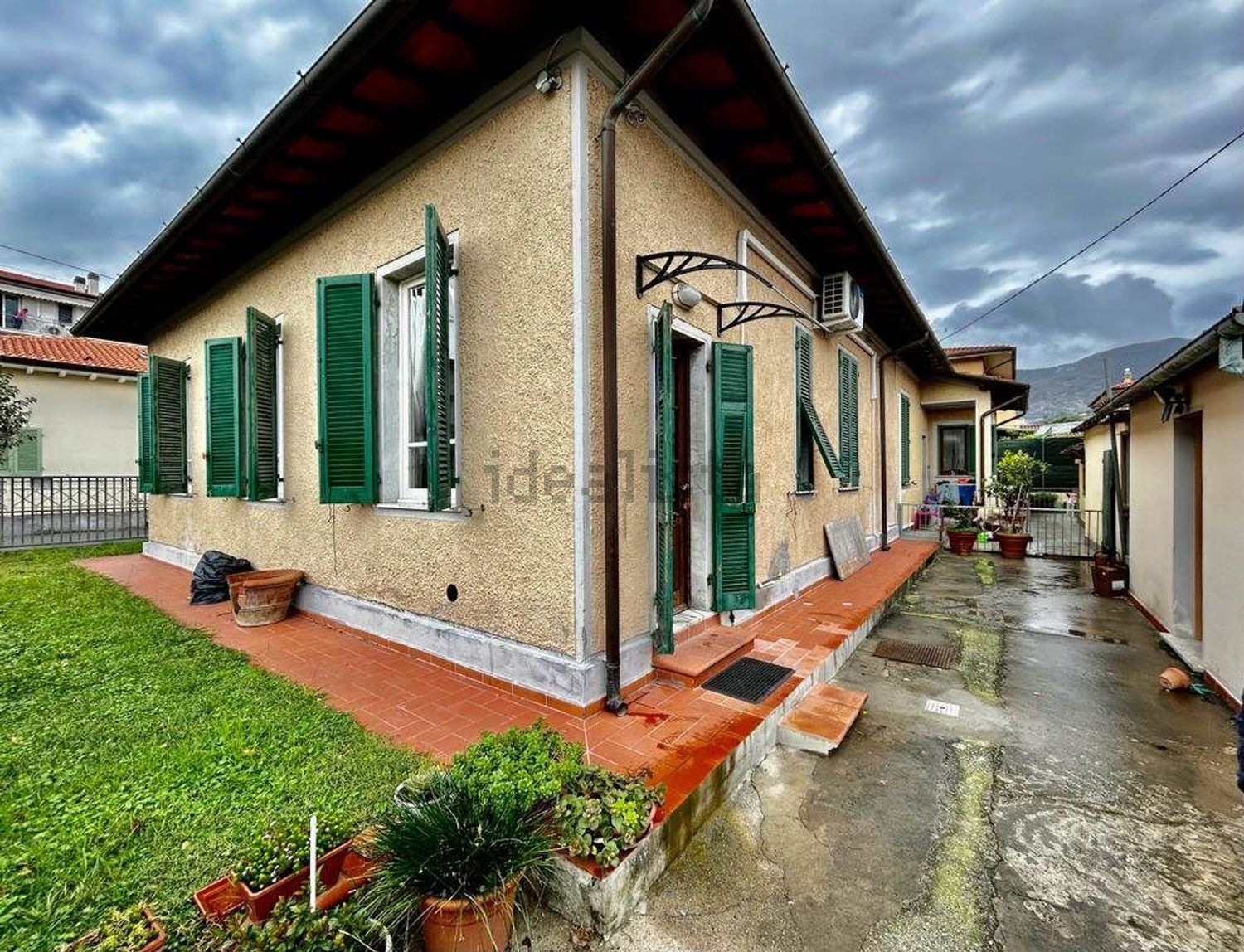 Villetta bifamiliare a Pietrasanta, Pietrasanta
