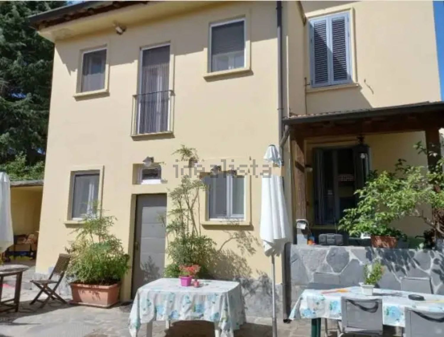 Semi-detached house in Landriano