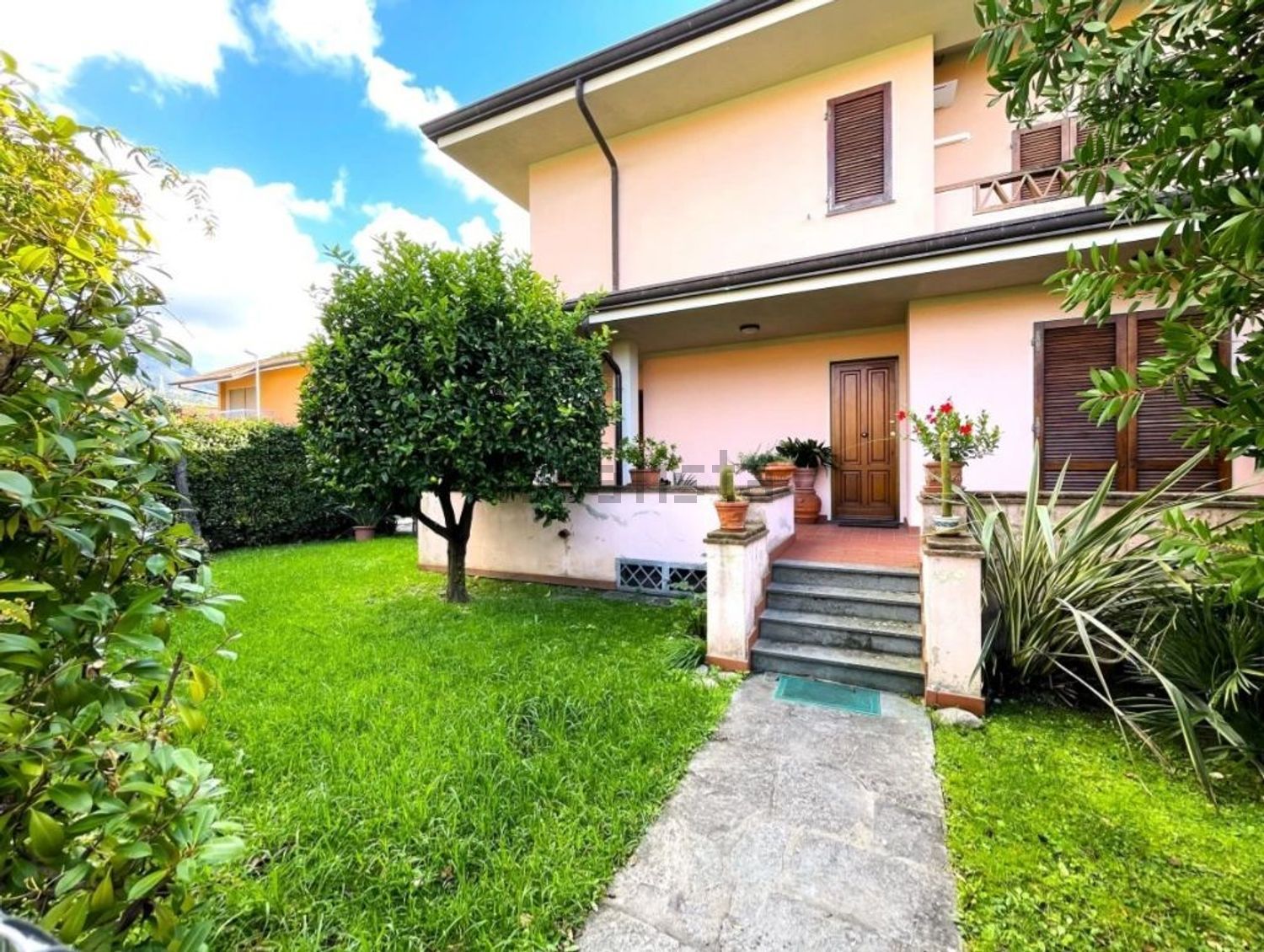 Terraced house in Pietrasanta, Pietrasanta