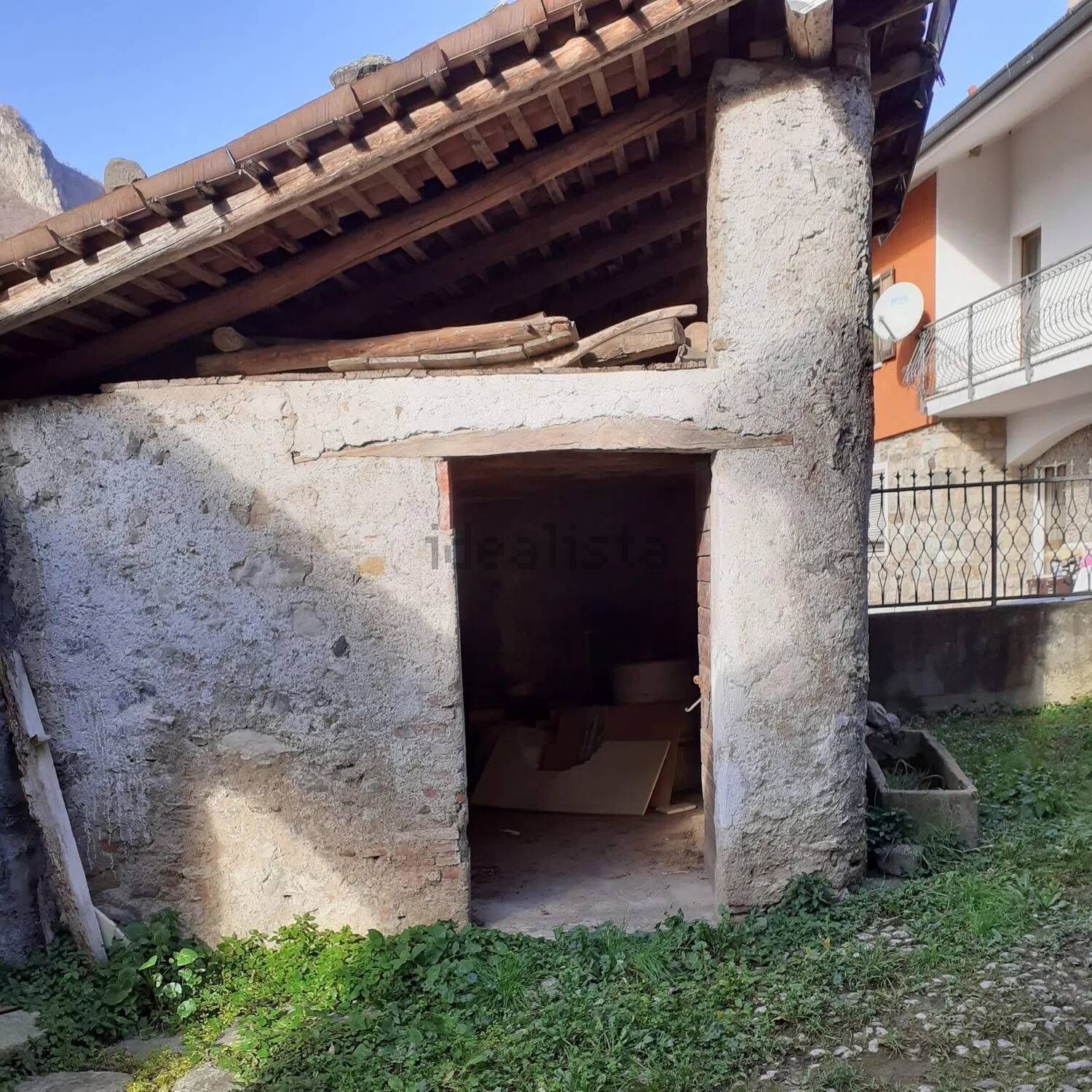 Estate in Zone