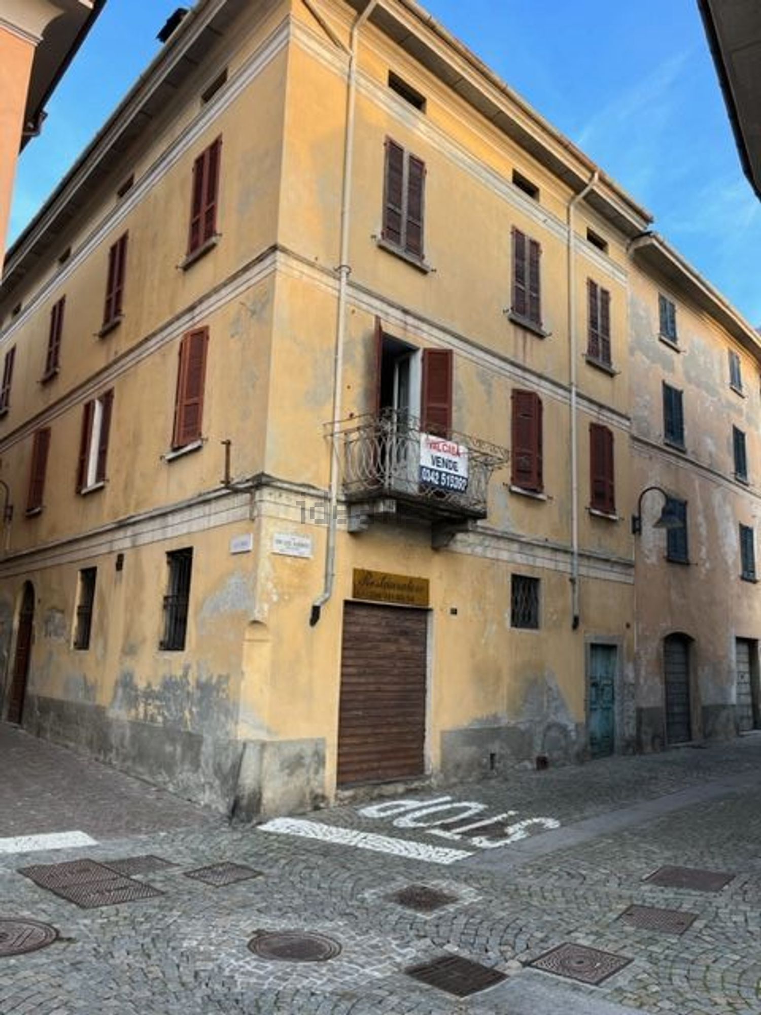 Case e ville a Tirano