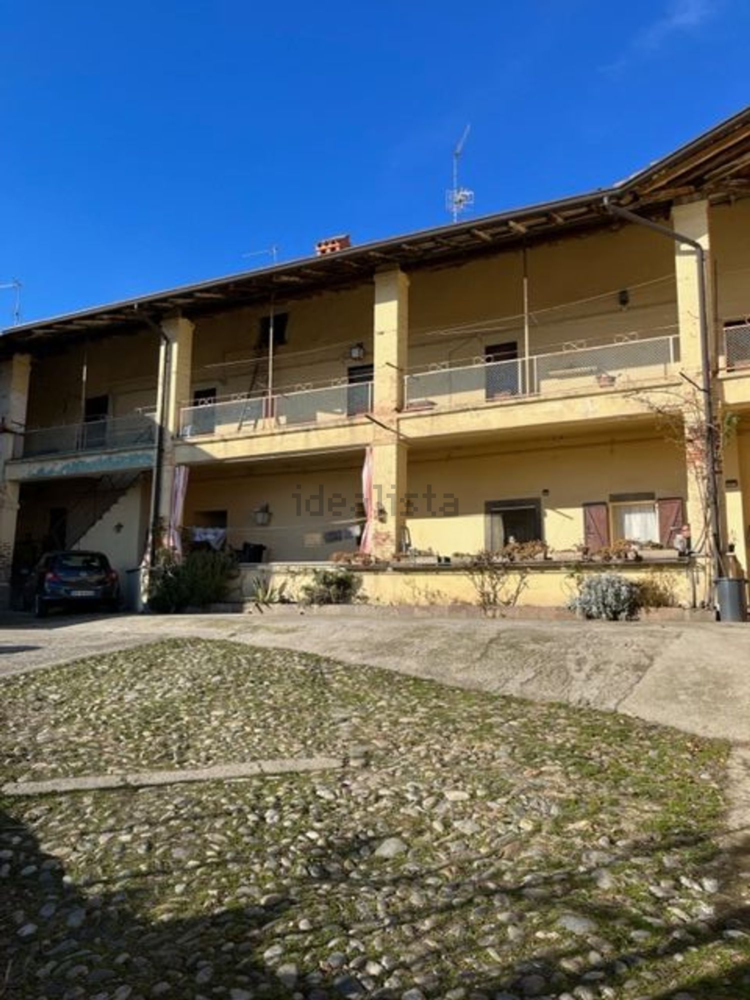 Rustici e casali a Carvico