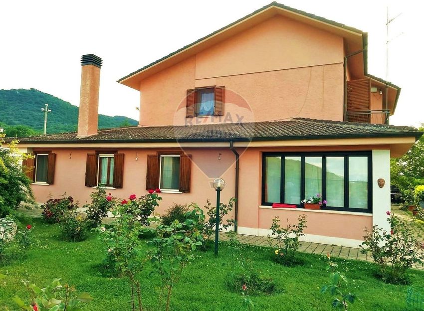 Villa for sale in Via San Pio