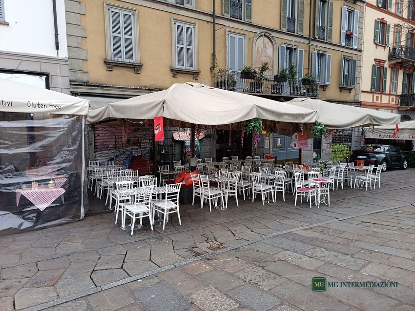 Local histórico con gran terraza en Naviglio Grande