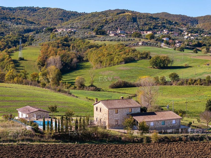 Casale/cascina for sale in Vocabolo Valleloto Nn