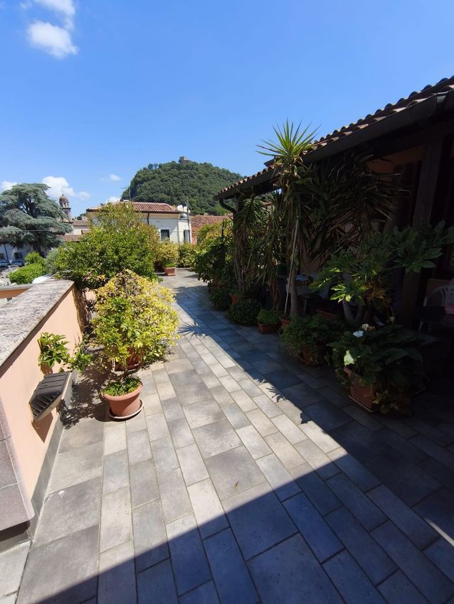 Immagine Terrazzo di appartamento su due piani su Via Luigi Cadorna, 20