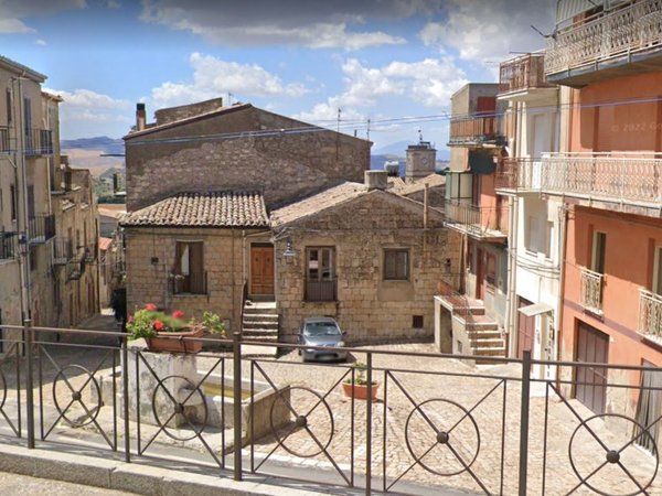 Case con balcone in vendita a Alimena, Palermo — idealista, N.1 in Italia